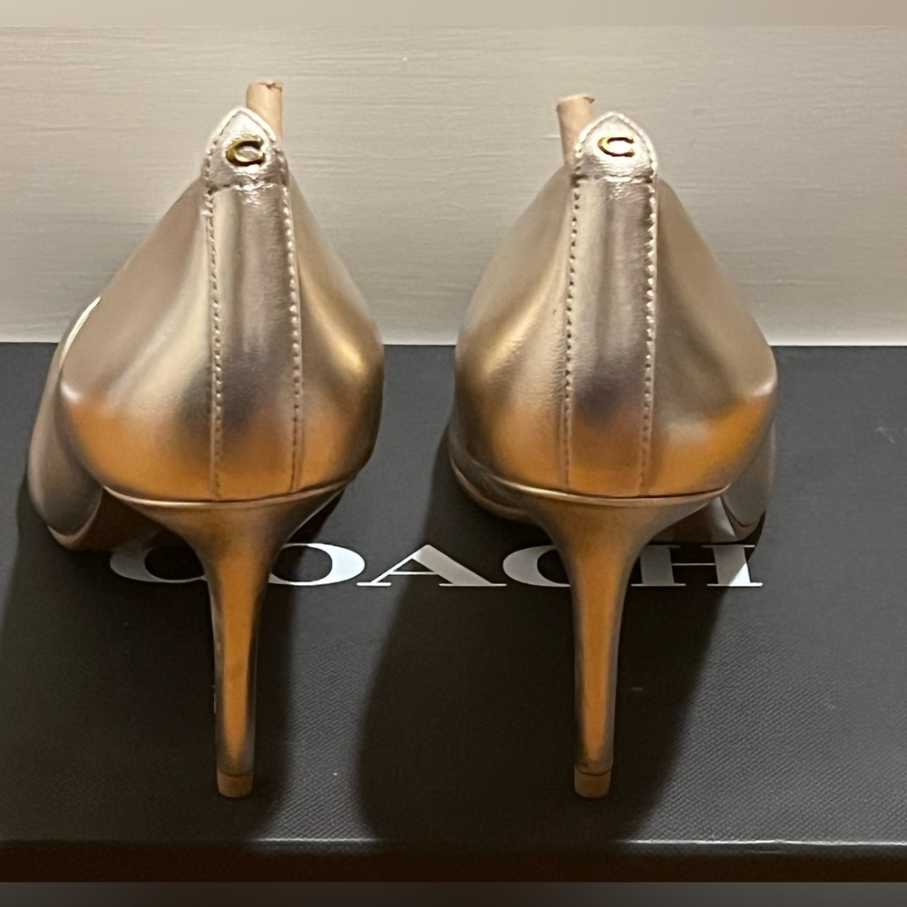 NWT Coach 85MM Champagne Leather Pumps Size 8 w box and dust bag - Picture 6 of 9